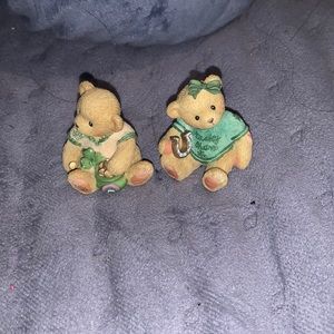 2 little teddy bears